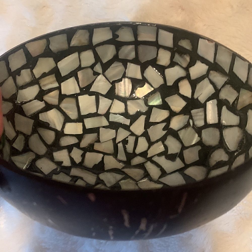 Bowl Hand Crafted Sea Shell and Coconut Shell - Picture 2 of 6